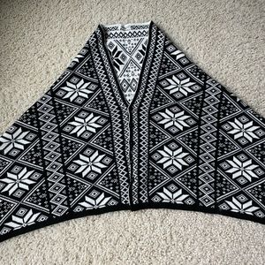 Sweater Barn Black & White Poncho